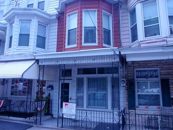 3rd image of 1222 E Centre St