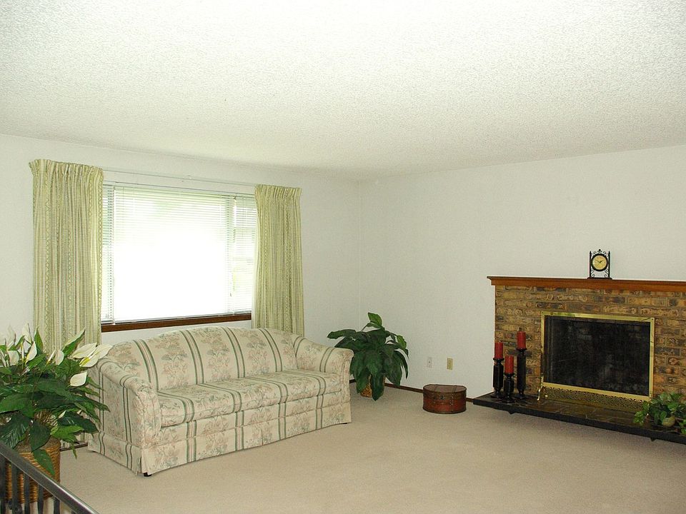 1st image of 10208 109th Ave SW