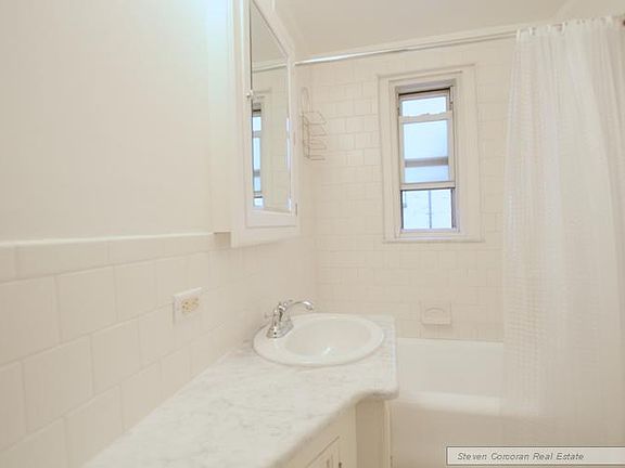 3rd image of 321 E 43rd St APT 1004