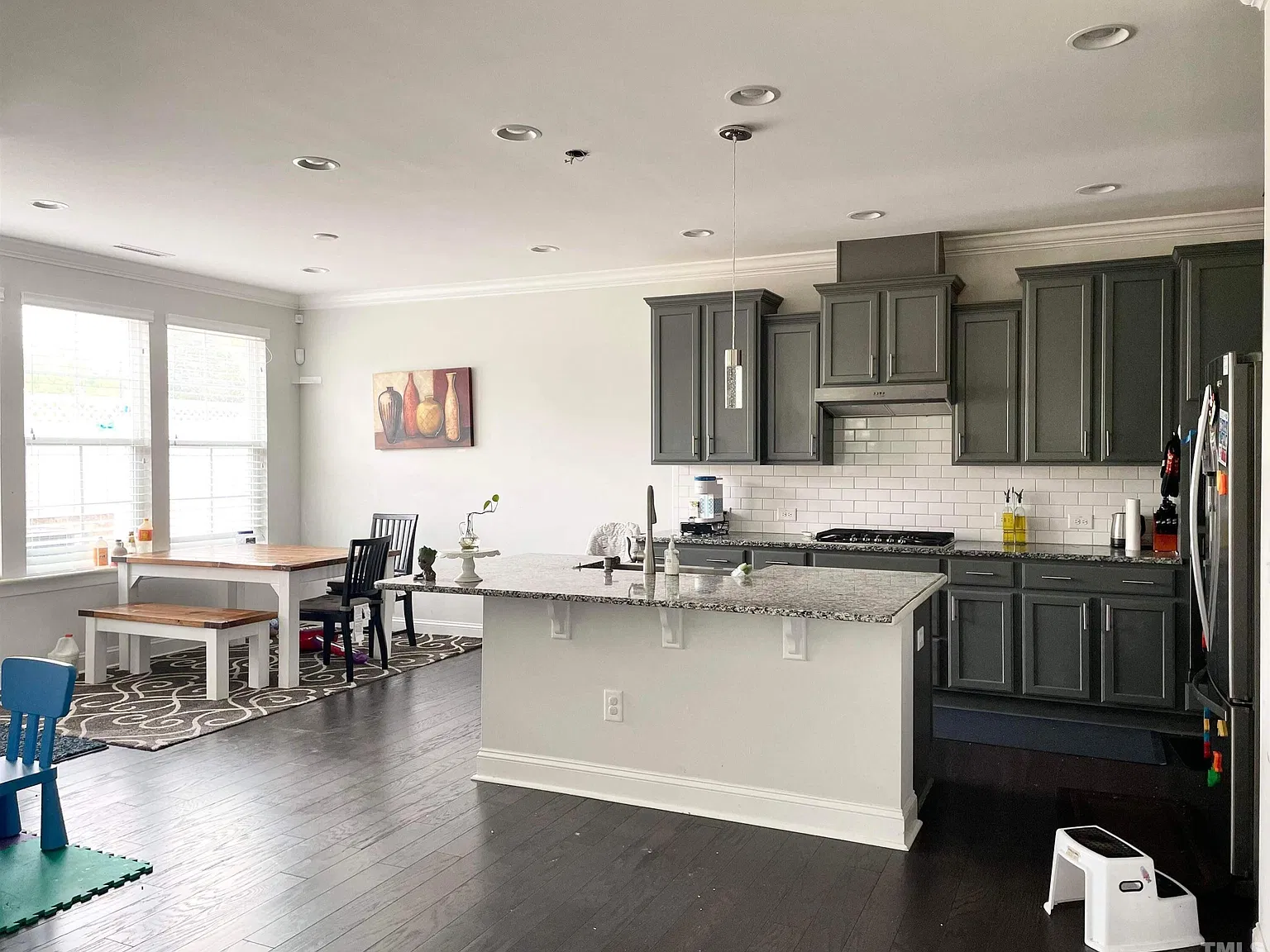 4 bed, 3.0 bath, 2417 sqft, $2,595 — Photo 3