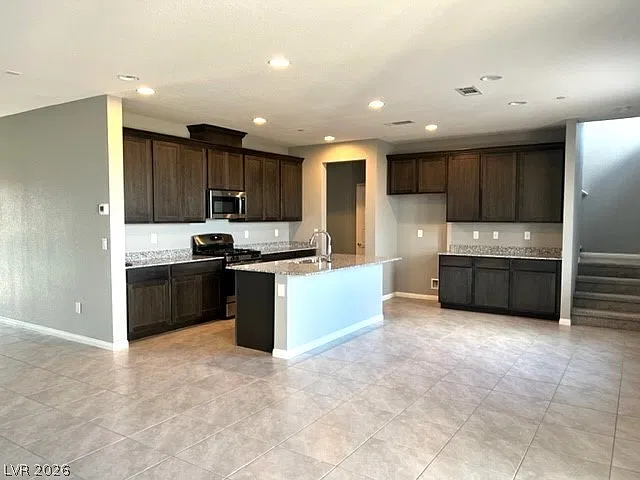 3 bed, 3.0 bath, 1924 sqft, $2,050 — Photo 3