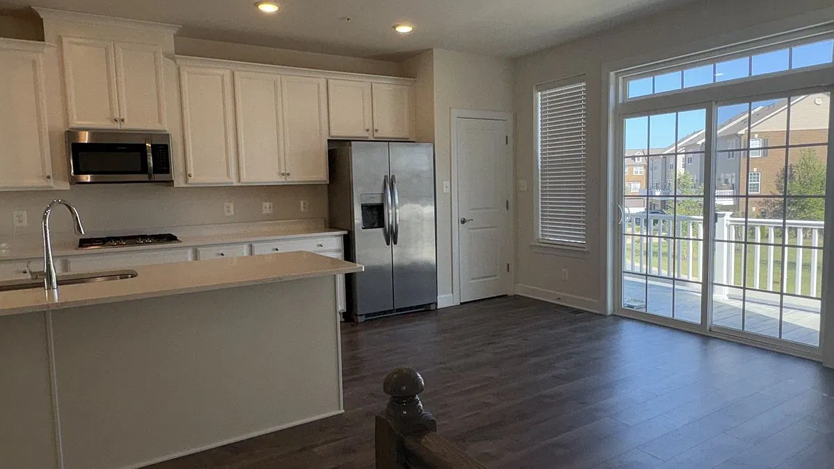 3 bed, 2.5 bath, 1844 sqft, $2,995 — Photo 4