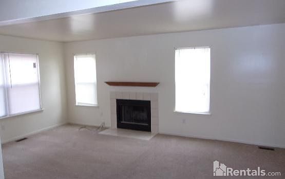 3rd image of 805 Huntclub Blvd