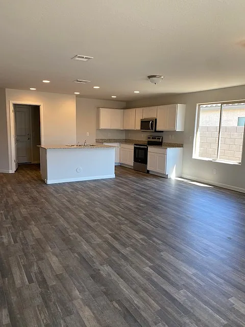 3 bed, 1724 sqft, $1,650 — Photo 3