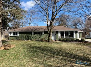 541 Loomis Dr, Perrysburg, OH 43551
