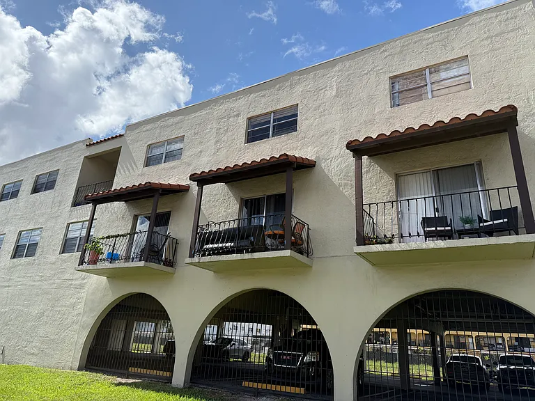 1250 Westland Apartments — Photo 37