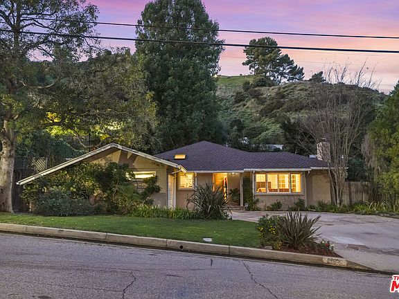 2nd image of 3629 Loadstone Dr