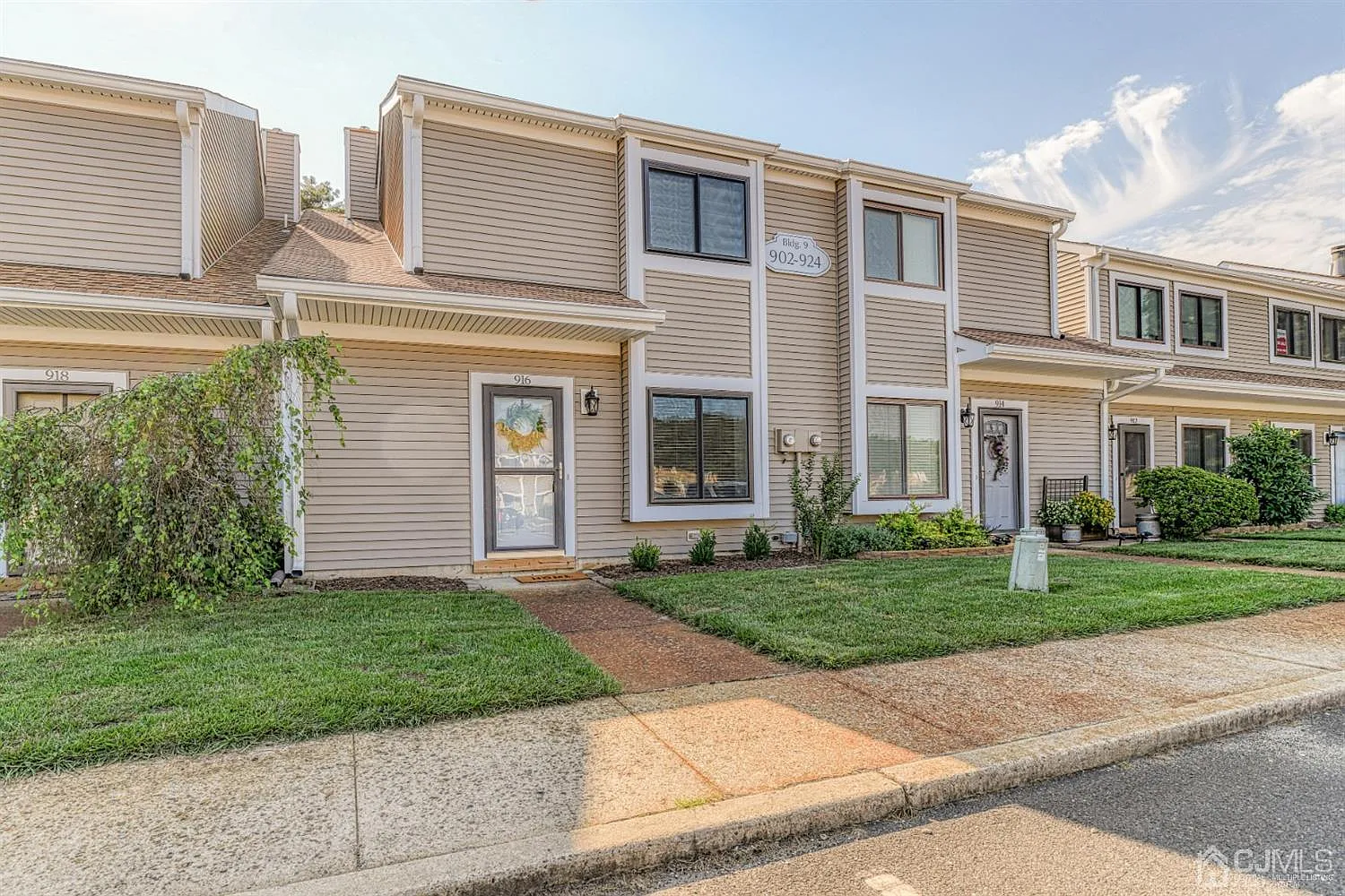 916 Sandra Pl photo 1