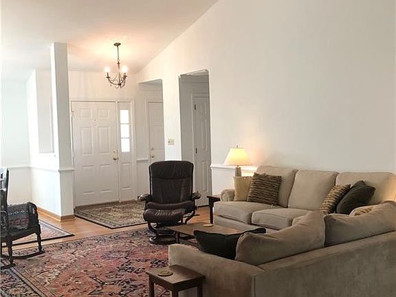 4th image of 3012 E Tiverton