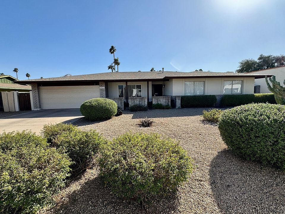 1st image of 2821 E Paradise Dr