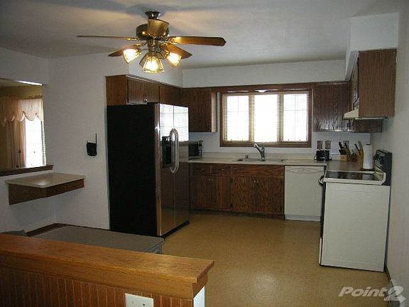 Built-in desk and dishwasher