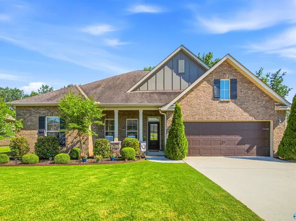18316 Red Tail St, Athens, AL 35613