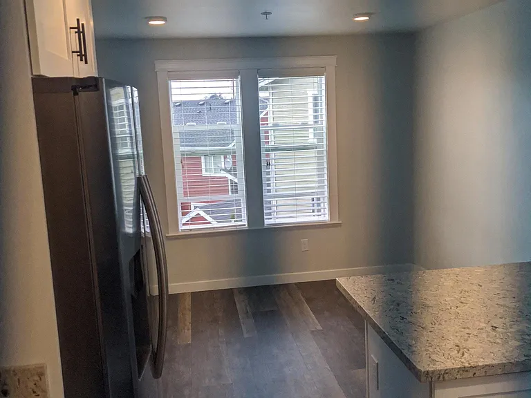 110 Lincoln Ave — Photo 16