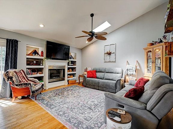 4th image of 404 Fox Dr