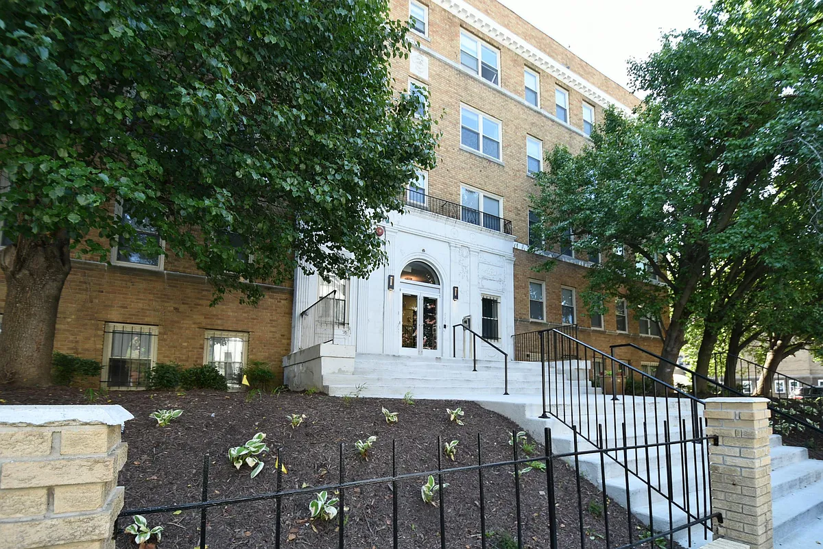 Building Photo - Monroe Tower