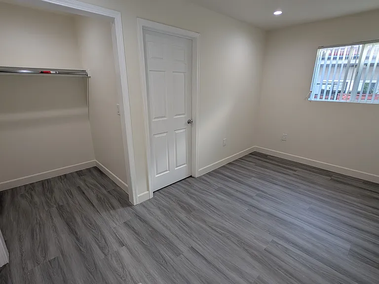13435 Moorpark St — Photo 36