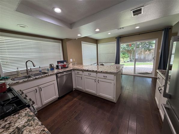 2211 Brook View Ln