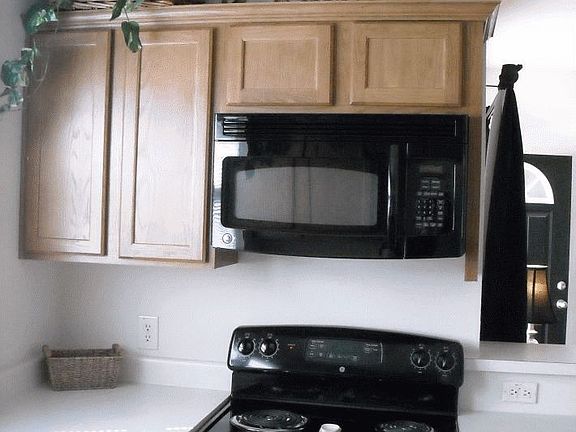 5th image of 300-302 302 Stockade Ln