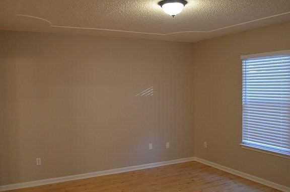 4th image of 1451 Beecher Ln