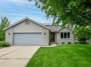 3046 Yarmouth Greenway Dr, Fitchburg, WI 53711