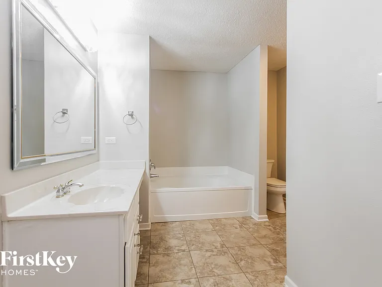 2310 Amberleigh Dr — Photo 8