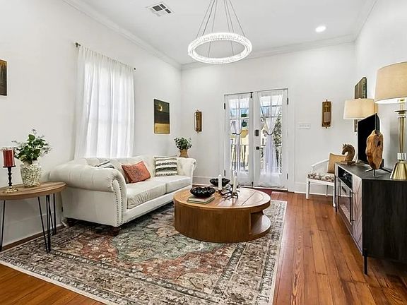 3rd image of 2318 1/2 General Pershing St