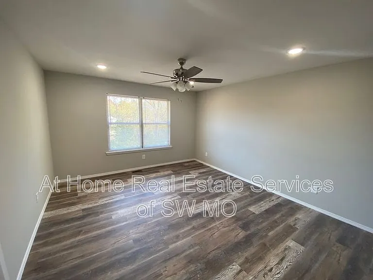 632 S Southgate St — Photo 12