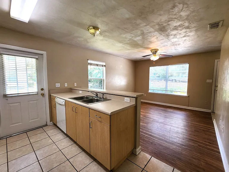 225 Rivoli Rd #1 — Photo 8