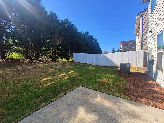 5th image of 176 Highland Pointe Cir E