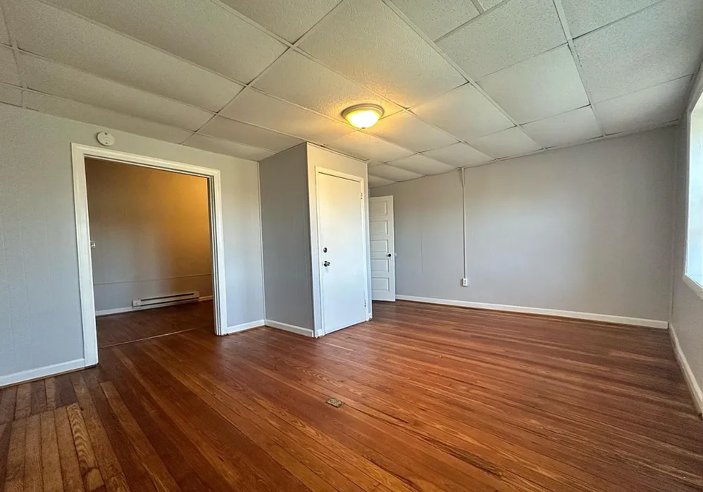 2 bed, 916 sqft, $990 — Photo 2