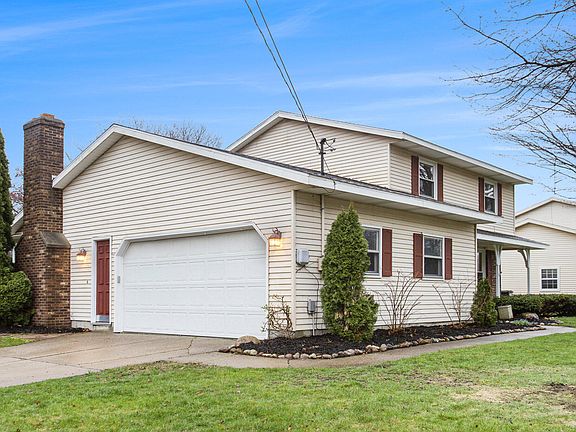 2nd image of 3824 Meadowood Ln SW