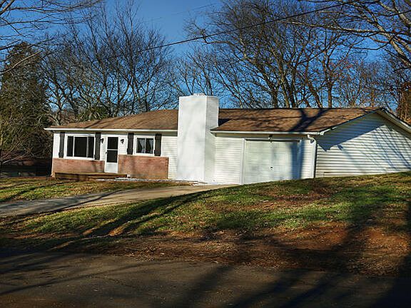 3rd image of 151 Pine St