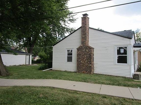 3rd image of 1324 N Lake Shore Dr