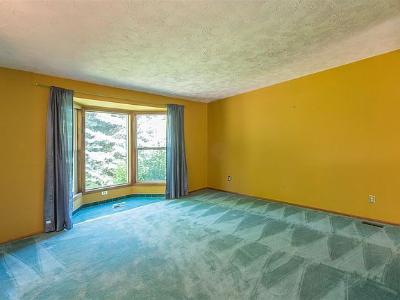 4th image of 814 S Montavilla Dr