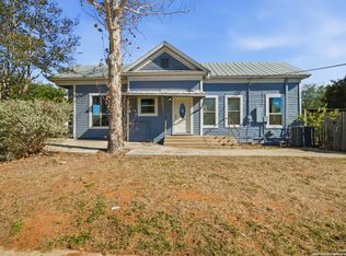 1004 E Colorado, Pearsall, TX 78061