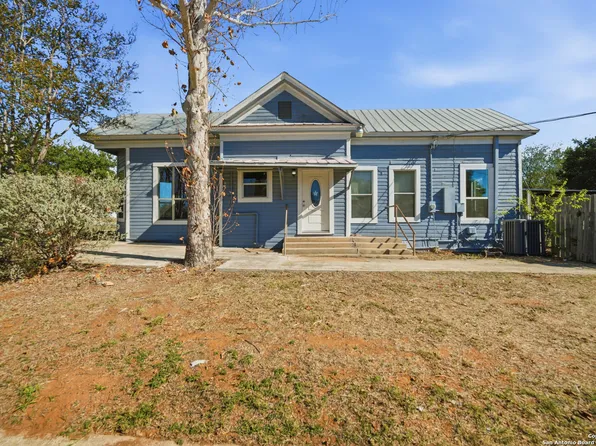 1004 E Colorado, Pearsall, TX 78061