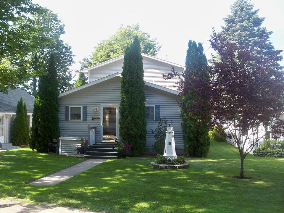 1st image of 7016/7024 W 11th St