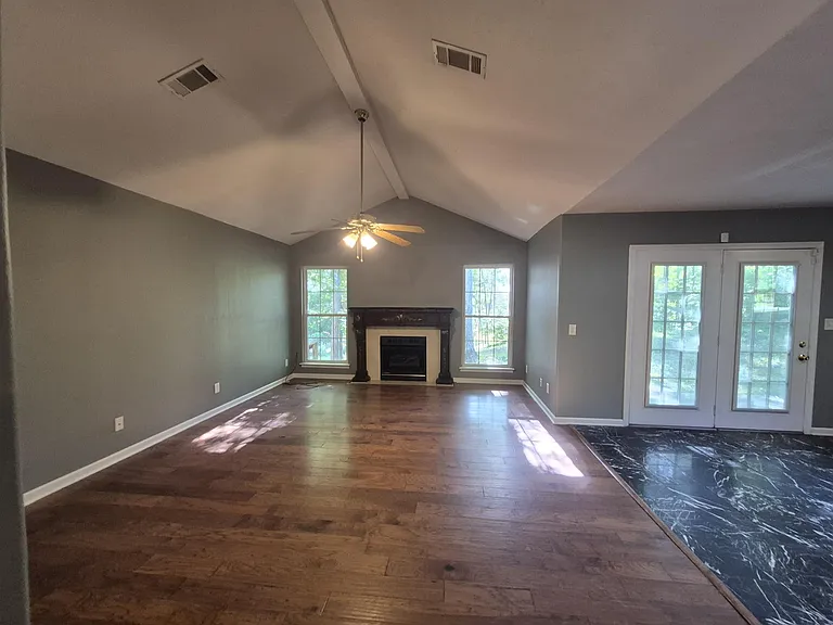 712 Michael Dr — Photo 5