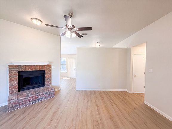 3rd image of 2812 Beverly Dr