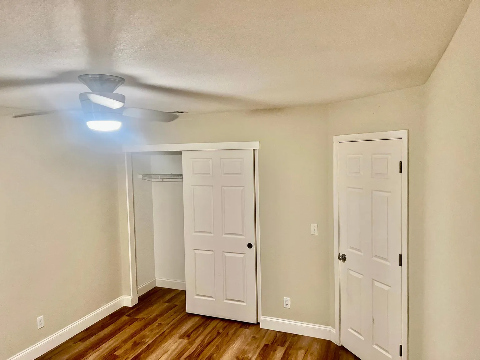 4 bed, 3.5 bath, 3200 sqft, $875 — Photo 1