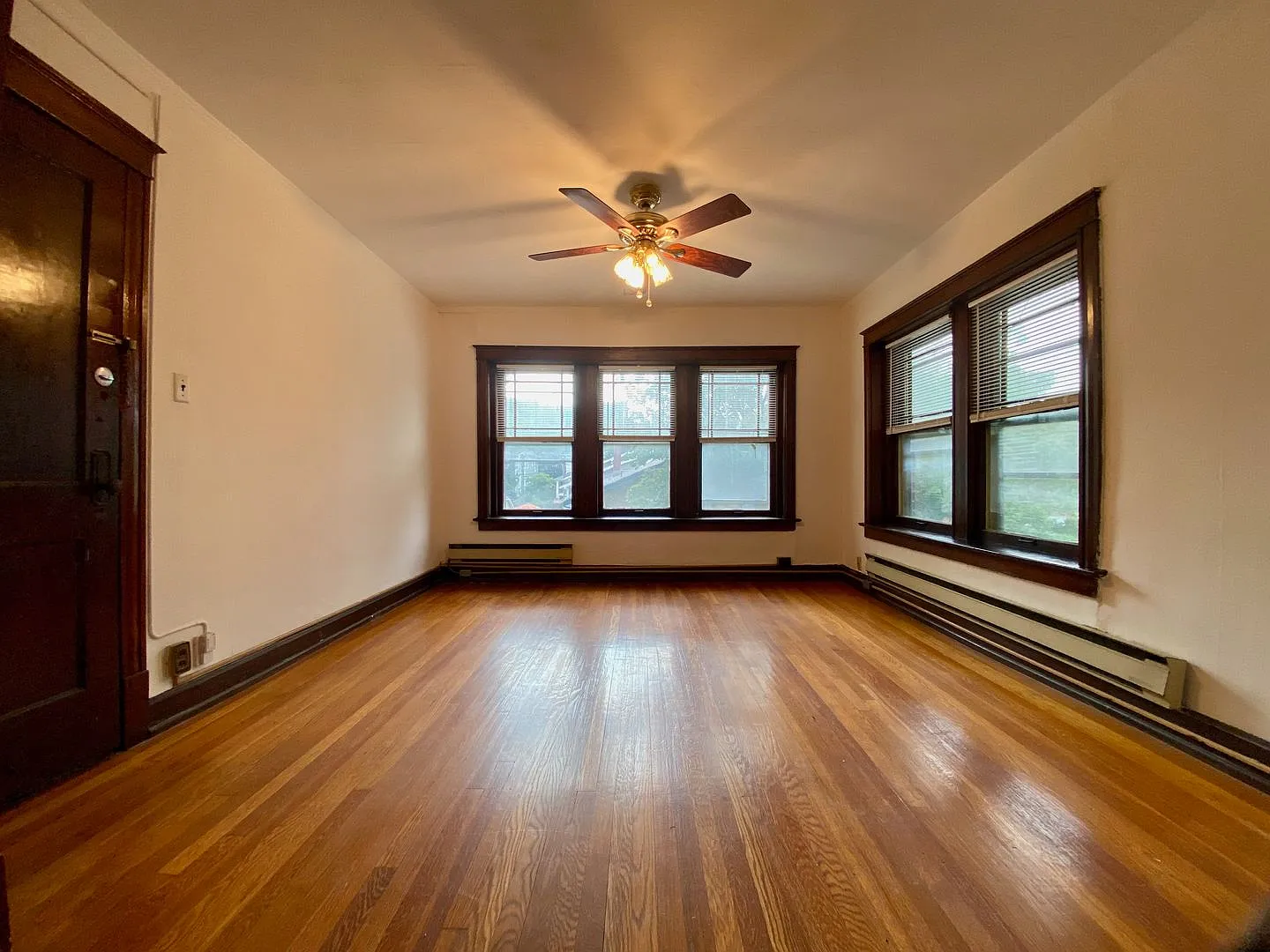 Valentine Place Apartments — Photo 4