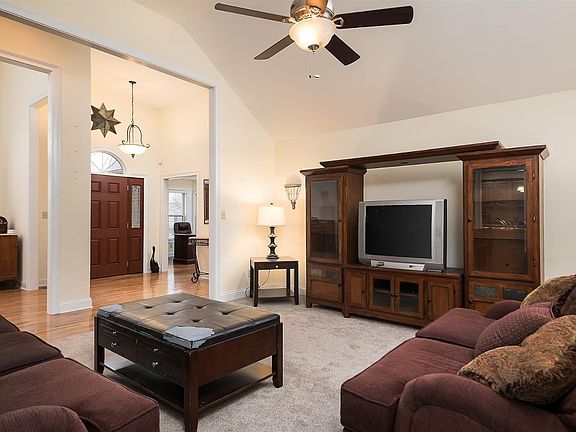 3rd image of 249 Quail West Dr