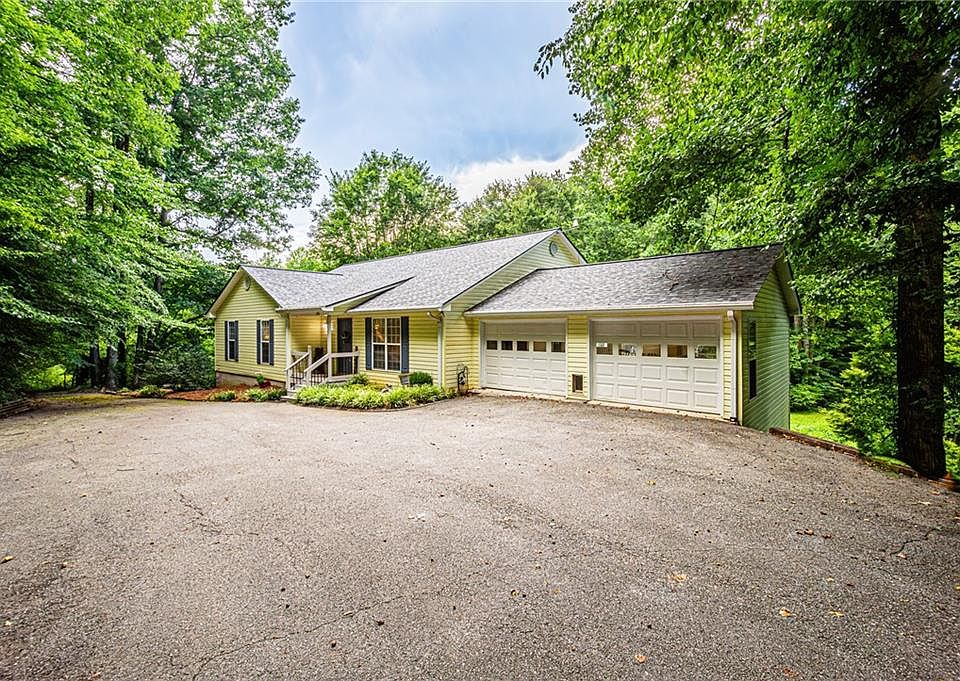 1st image of 252 Stoney Creek Ln
