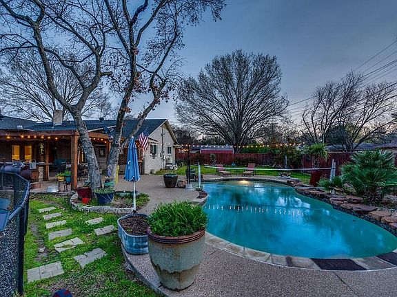 2nd image of 409 Clark Ln