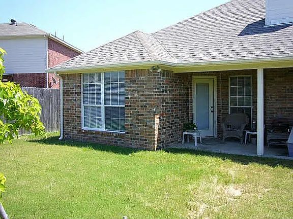 2nd image of 1116 Oak Grove Ln