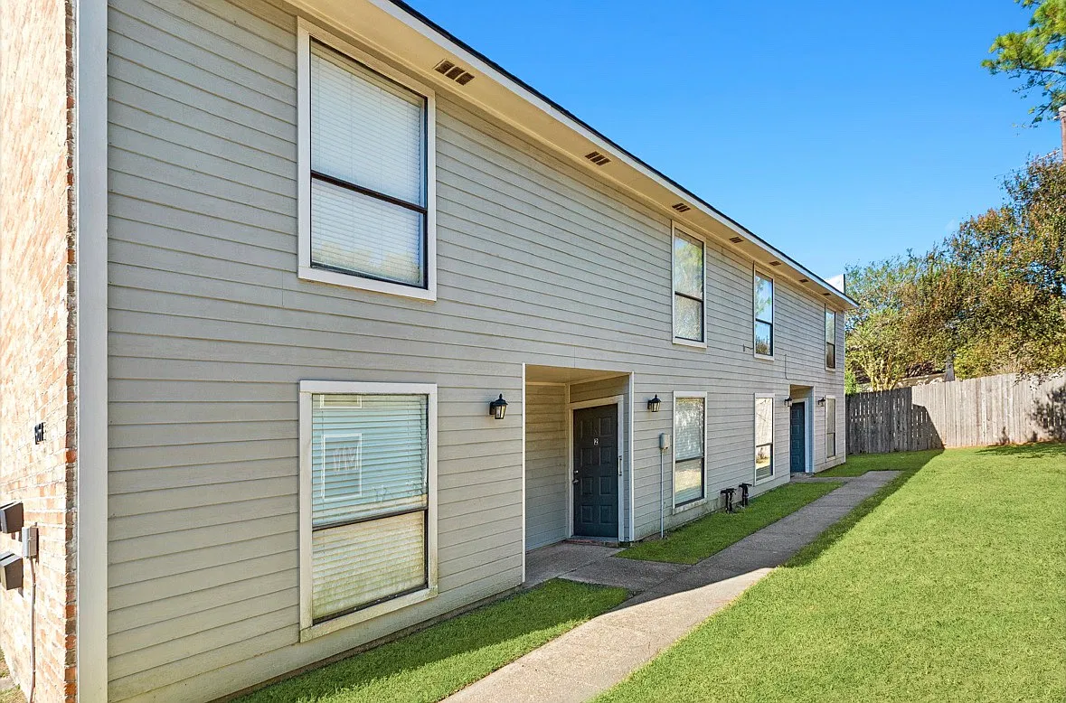 2 bed, 1.5 bath, 1000 sqft, $1,000 — Photo 1