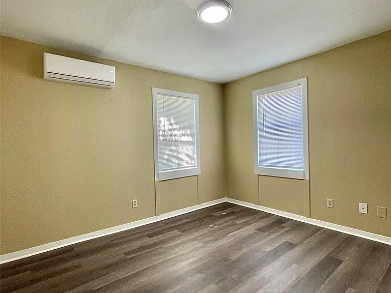 611 N Avenue D — Photo 14
