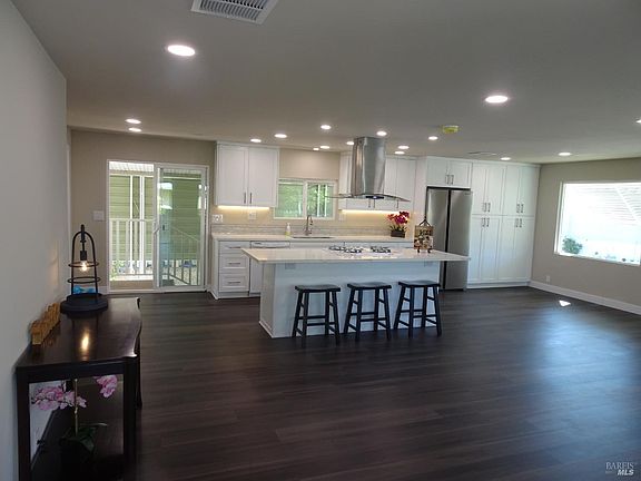 3rd image of 22 Lemon Tree Circle