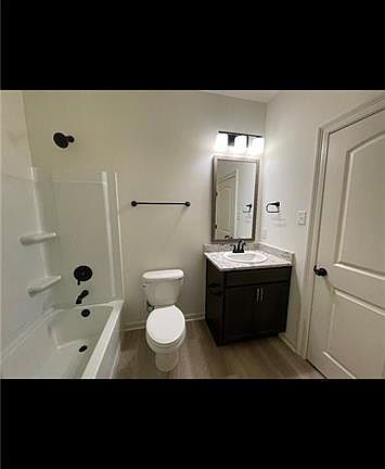 4th image of 210 Hardwicke Ct
