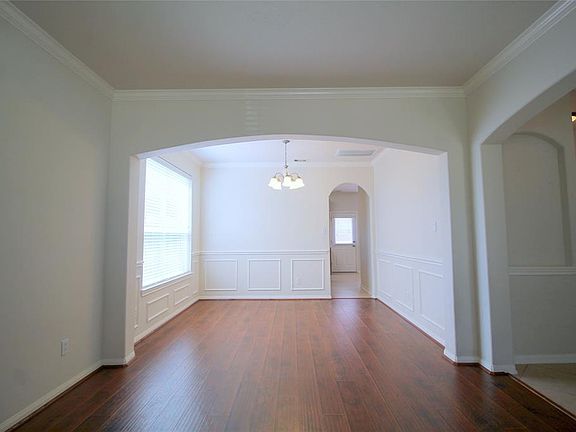 3rd image of 606 Dinorah Ct